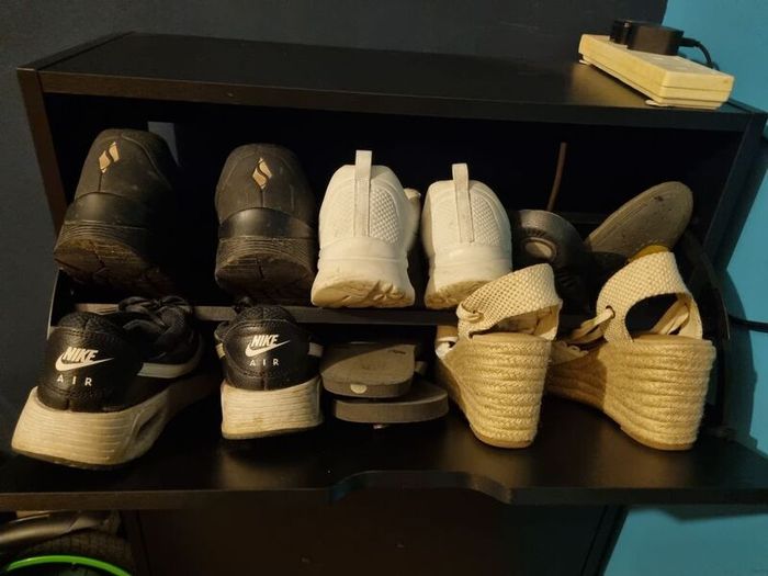 Shoe cabinet