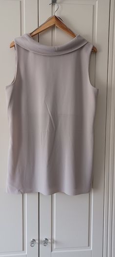 COS top L sz 14-16 light beige perfect condition