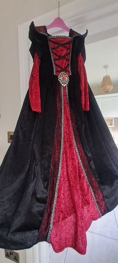 Vampire Witch costume age 9-10