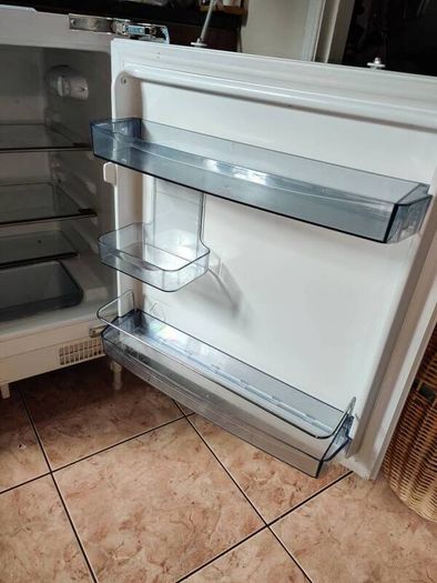 Kenwood Integrated Under Counter Large Fridge  131L  Fully Working