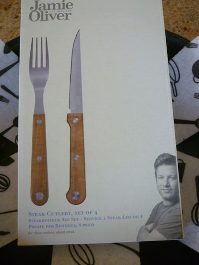 JAMIE OLIVER FRYING PAN BY TEFAL. Large Deep Frying or Omelette Pan.  Professional Series. WITH Jamie Oliver 4 piece steak cutlery set. Very Good Condition.