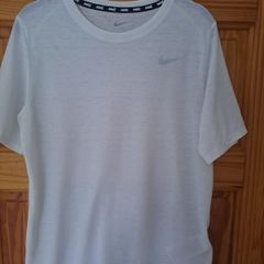 Nike Dri-FIT Miler Older Kids' (Boys') top in White XL