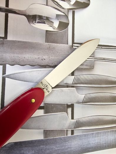 Vintage 1950s Victoria Victorinox Swiss Army Knife with Bail Retired 84mm model Collectable