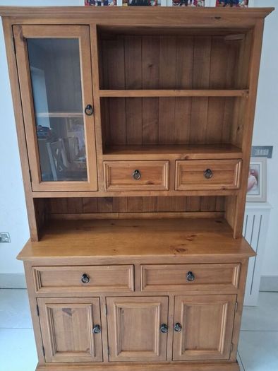 Matching set of 2 cabinets & coffee table