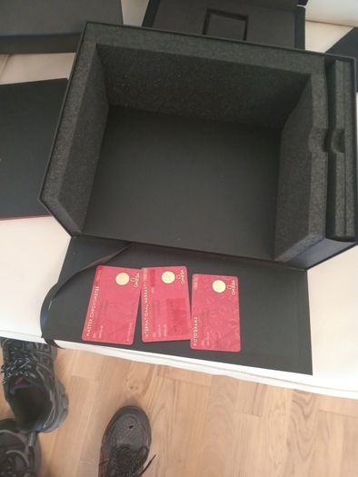 Omega speedmaster moonwatch box