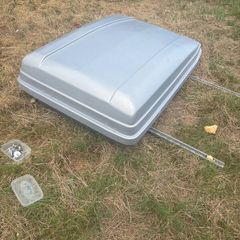Thule Roof Box  Approx. 5ft x 3ft  200 ONO