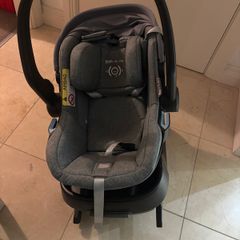 Baby car seat with ISO fix