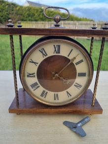 Vintage mantel clock/desk clock "Vesna"