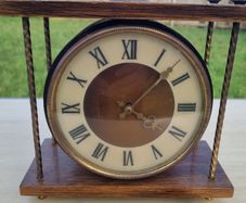 Vintage mantel clock/desk clock "Vesna"