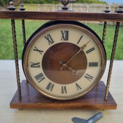 Vintage mantel clock/desk clock "Vesna"