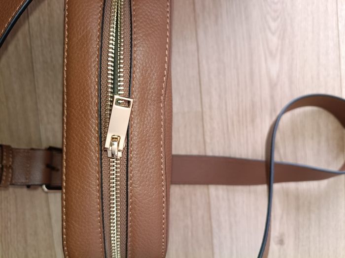 Uterque ladies crossbody genuine leather handbag in excellent condition and never used see last three photos for exact measurements FREE STANDARD POSTAGE INCLUDED