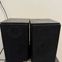 Bookshelf hifi speakers and player