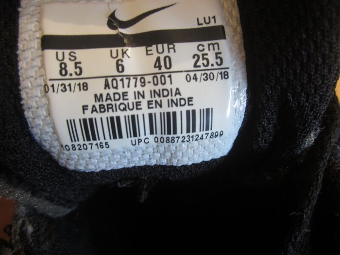 NIKE    size 6