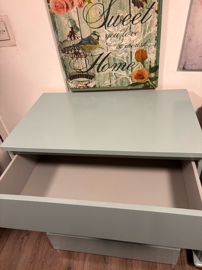 Chest of drawers