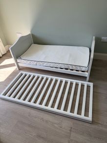 Cot bed