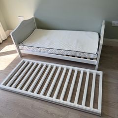 Cot bed
