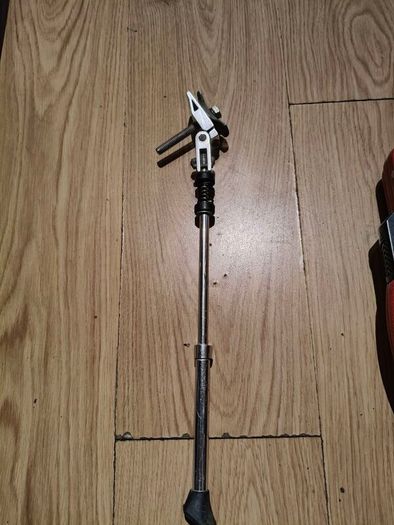 bicycle kick stand