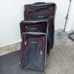 Set of pierre cardin suitcase