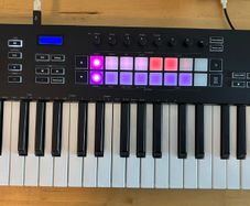 Novation Launchkey 37 mk3  - like new