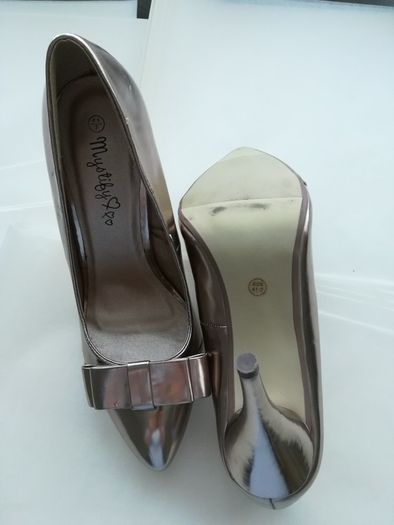 Gold Zara dress size S (10-12) with matching heels and jewellery