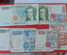 Italy  pre Euro 6 Banknotes in Fine condition