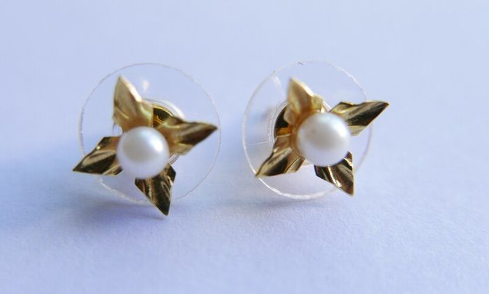 Vintage Solid 9ct Yellow Gold 375 Pearl Stud Earrings, Flower Style 0,9g