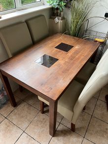 Dining table and 6 Chairs