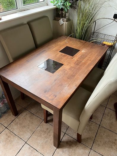 Dining table and 6 Chairs