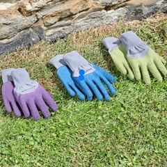 Gardening gloves