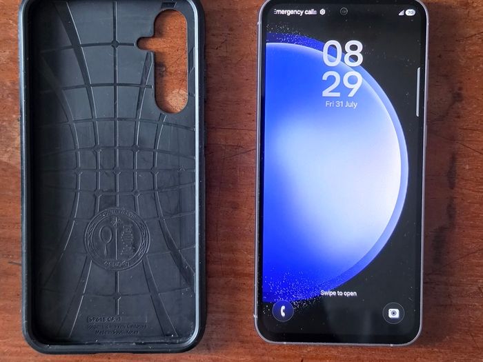 Samsung Galaxy S23 FE + Spigen Case, Mint condition