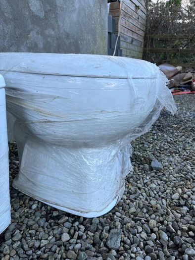 Impulse corner toilet and shower tray