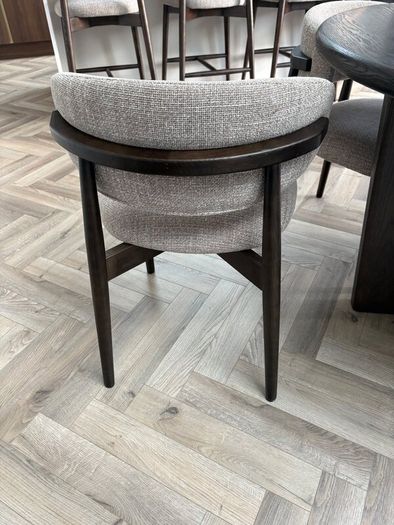 Table & chairs