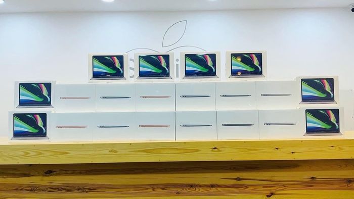 Apple MacBooks