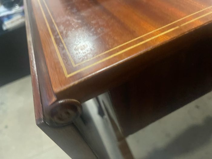 Extendable mahogany dinning table