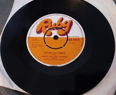 irish pressed single, margo and the country folk