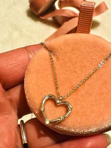 Stunning solid 18k White Gold & Diamond Heart Necklace (Jewelco London)