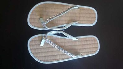 Ladies seagrass flip flop sandals, size large (NEW)