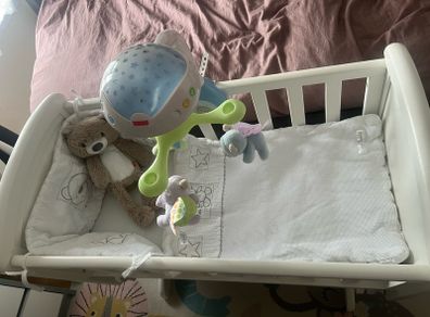 baby crib/ cot