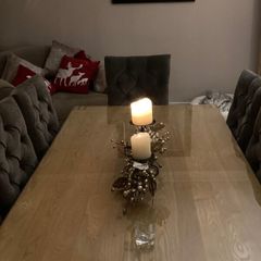 Table and chairs like new