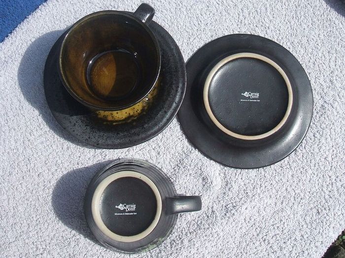 CARRIG DONN TEAPOT SET (plum design) - a set of four cups, saucers & large teapot (excellent unused condition)