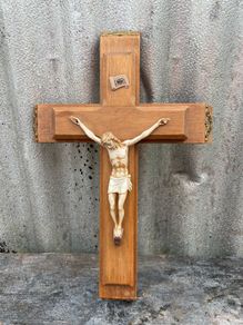 Vintage priests Cruicifix