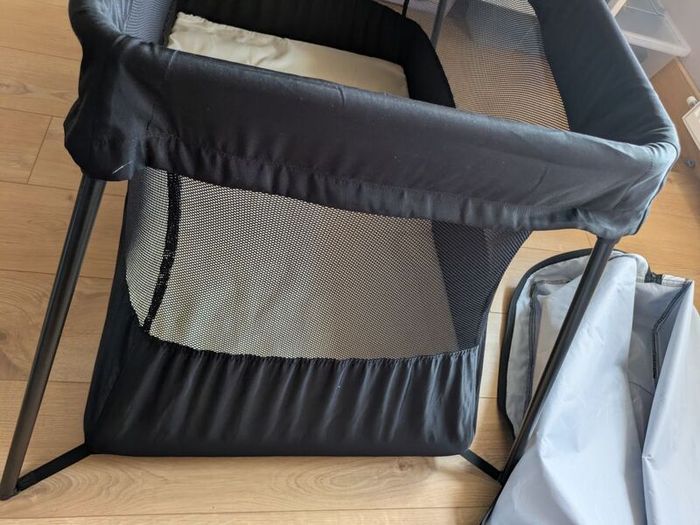 babybjorn travel cot excellent