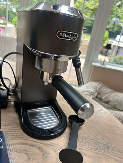 DeLonghi Coffee Machine and Grinder