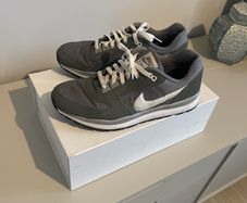 nike air wind runner