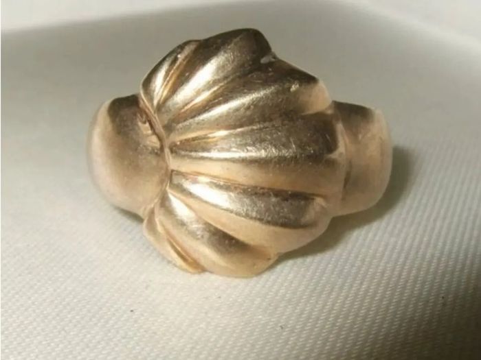 Vintage Hallmarked 9ct Gold 'Oyster' Ring