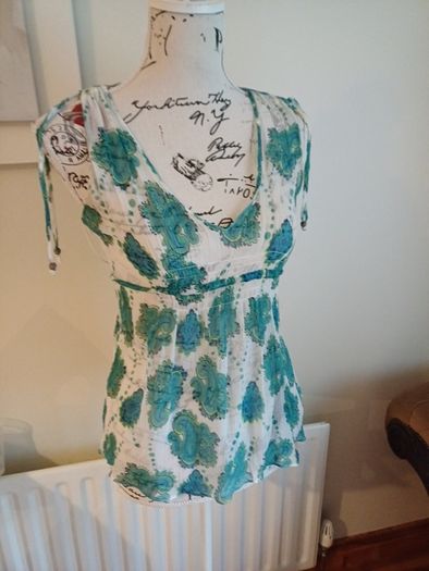 Size 8-10 Guess Chiffon Top