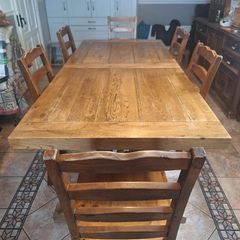 Solid oak kitchen table with 6 kitchen chairs