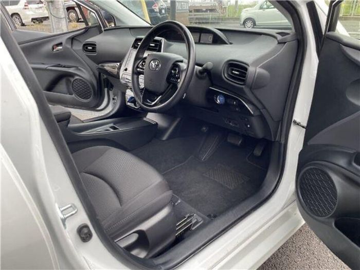 Toyota Prius 2021 price negotiable urgent sale