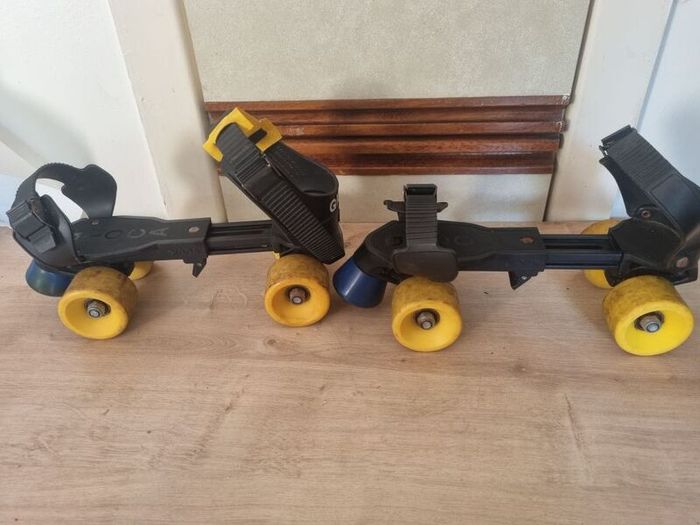 Vintage 1980s roller skates, adjustable