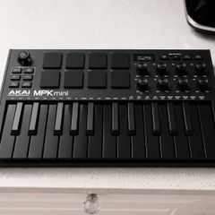 AKAI mpk mini professional keyboard